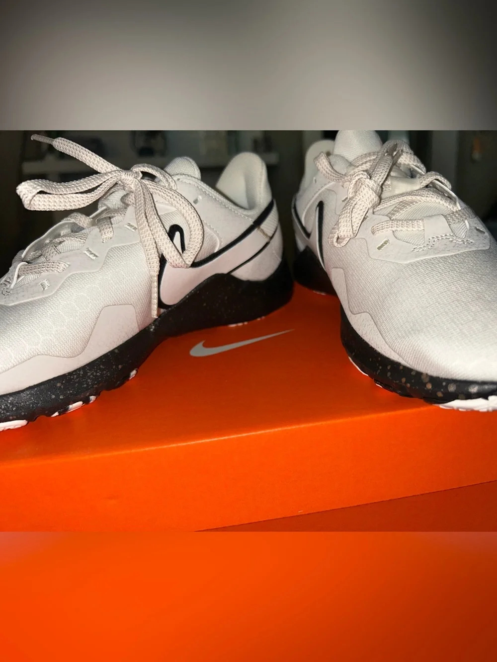 NEW! Nike Women’s Size 8